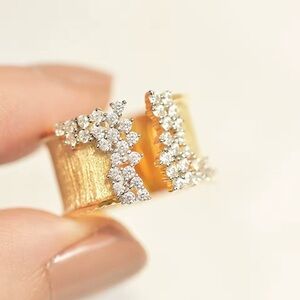 NWT - Elegant Gold Color and CZ Women's Fashion Ring - Size US 8 / 13mm wide